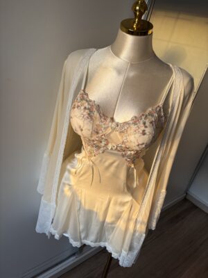 Deshabillée vintage beige✨